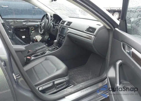 2016 Volkswagen Passat 1.8T Se z USA, uszkodzony, nr VIN 1VWBT7A34GC043229